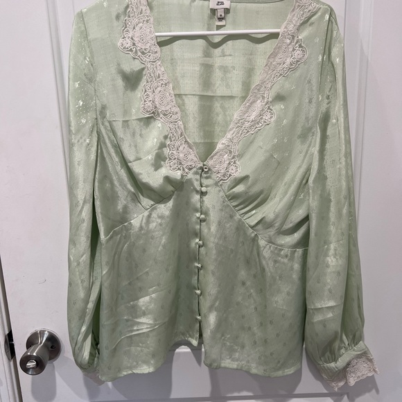 Sage green laced deep neck top - Picture 1 of 3